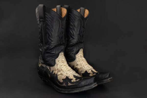 SENDRA NAHKA BOOTSIT