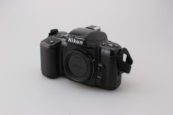 NIKON F-601 FILMIKAMERA, TARVIKKEITA JA LAUKKU - Image 4
