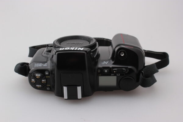 NIKON F-601 FILMIKAMERA, TARVIKKEITA JA LAUKKU - Image 2