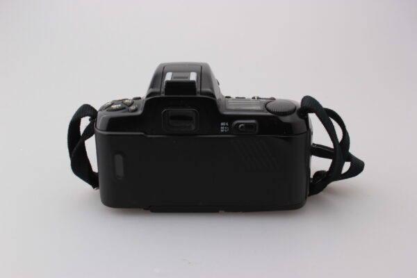 NIKON F-601 FILMIKAMERA, TARVIKKEITA JA LAUKKU - Image 3