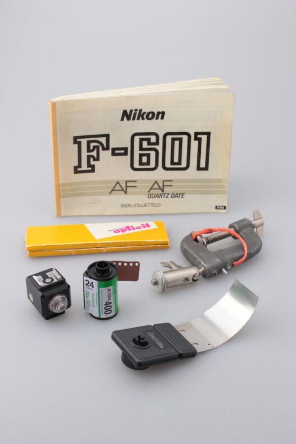 NIKON F-601 FILMIKAMERA, TARVIKKEITA JA LAUKKU - Image 10