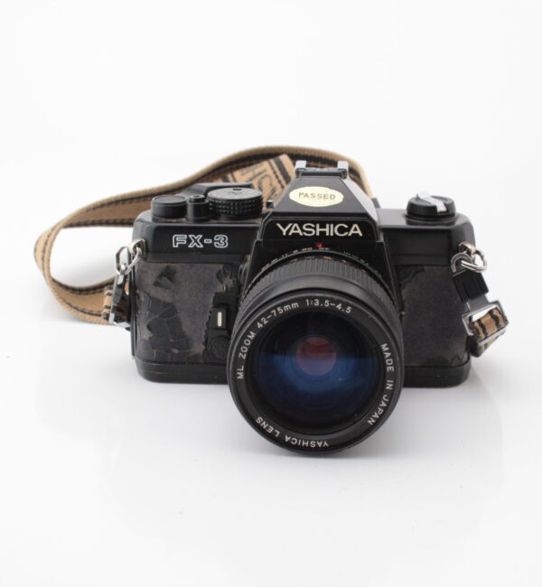 YASHICA FX-3 FILMIKAMERA JA OBJEKTIIVI