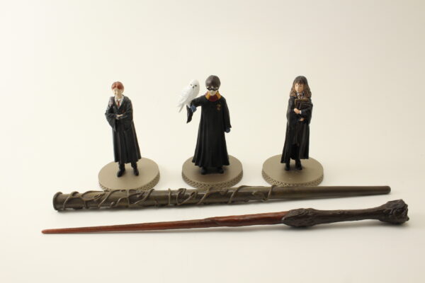 HARRY POTTER KERÄILYFIGUURIT & TAIKASAUVAT