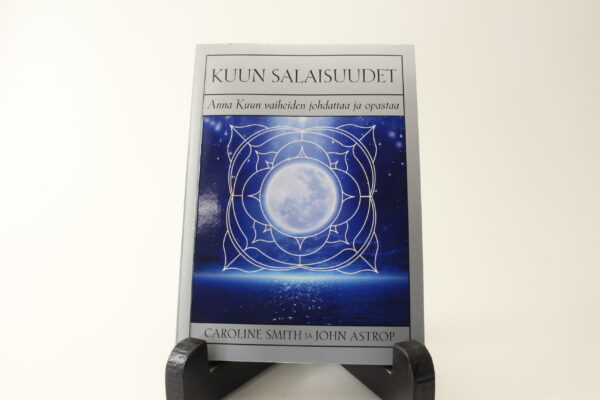 KUUN SALAISUUDET: OPASKIRJA & KORTIT