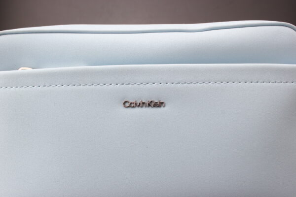 CALVIN KLEIN MUST CAMERA BAG -OLKALAUKKU - Image 2