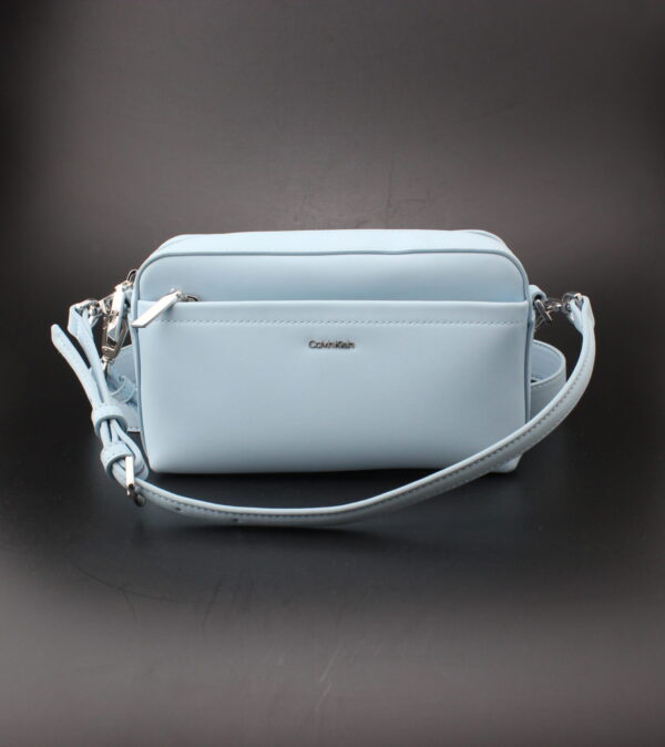 CALVIN KLEIN MUST CAMERA BAG -OLKALAUKKU - Image 8