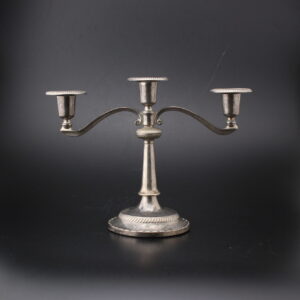 METALLINEN KYNTTILÄNJALKA