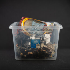 TARU SORMUSTEN HERRASTA-FIGUURIT