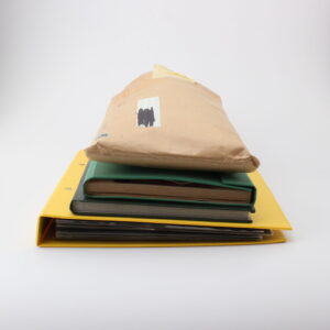 POSTIMERKKISETTI USEASTA MAASTA