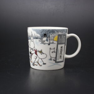 ARABIA MUUMIMUKI HIIHTÄEN KERA HERRA VIRKKUNEN