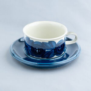 ARABIA "ANEMONE" TEEKUPPI JA TASSI