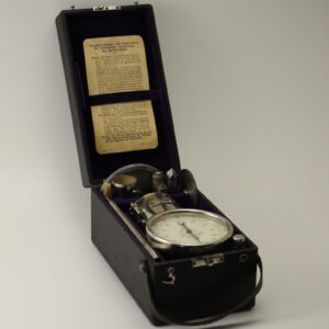 KÄSIKÄYTTÖINEN MEKAANINEN TAKOMETRI